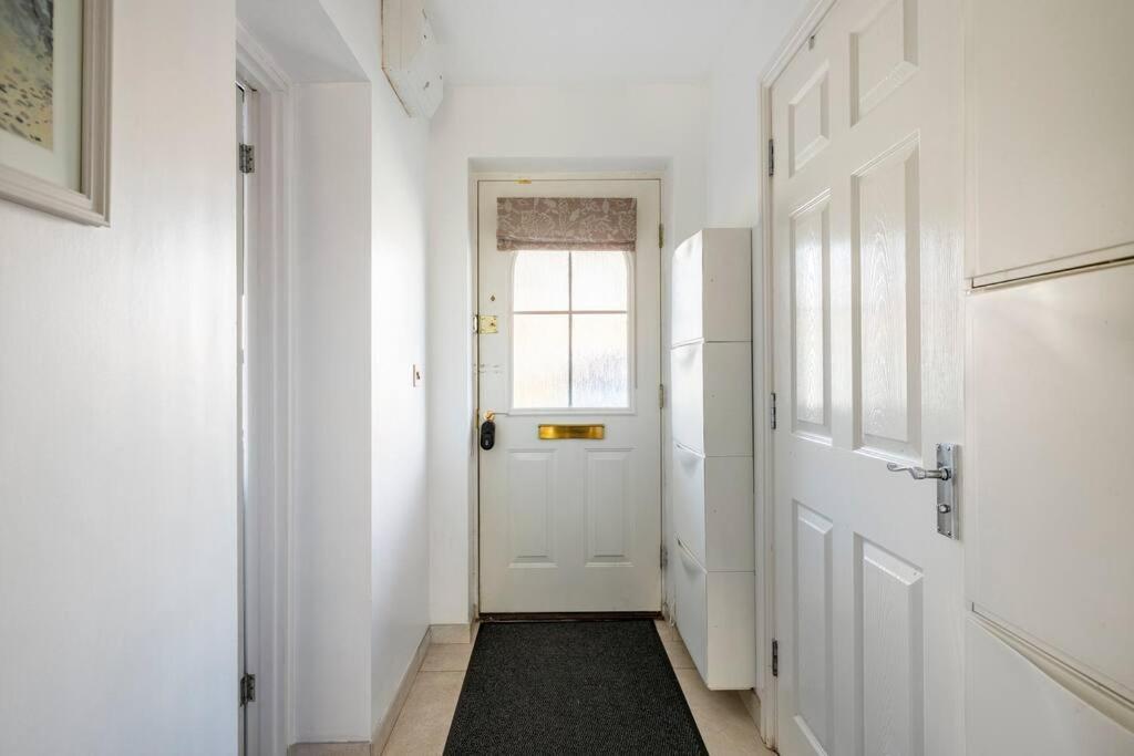 Bedroom With Kitchenette, Private Bathroom And Parking Cardiff Extérieur photo