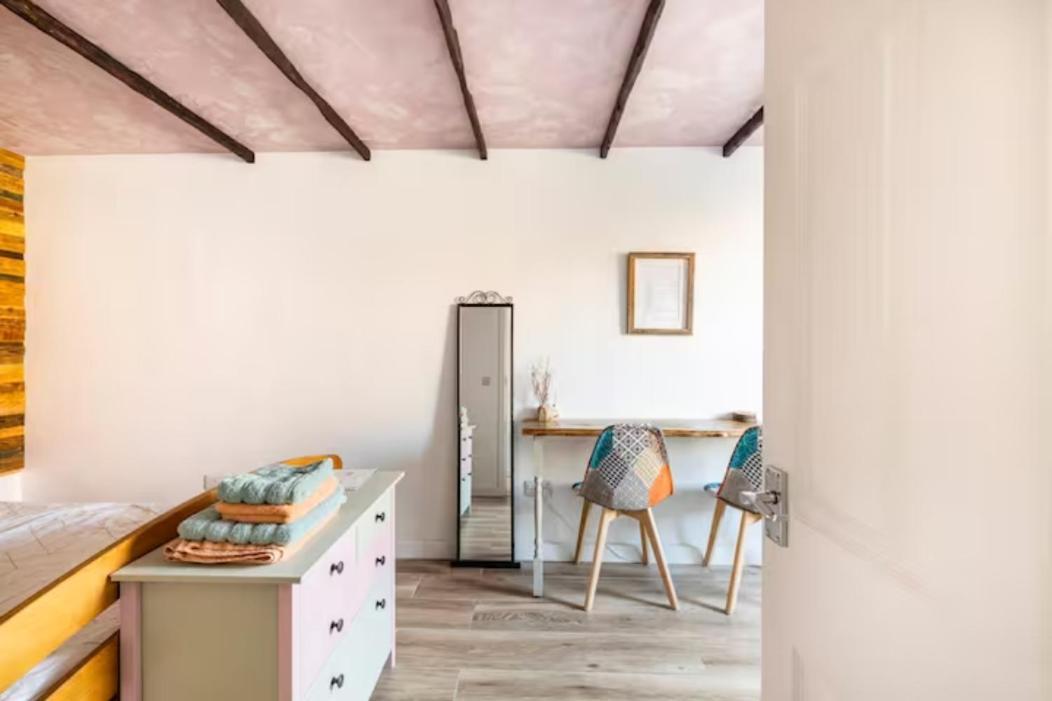 Bedroom With Kitchenette, Private Bathroom And Parking Cardiff Extérieur photo