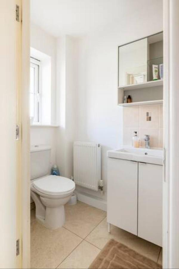 Bedroom With Kitchenette, Private Bathroom And Parking Cardiff Extérieur photo