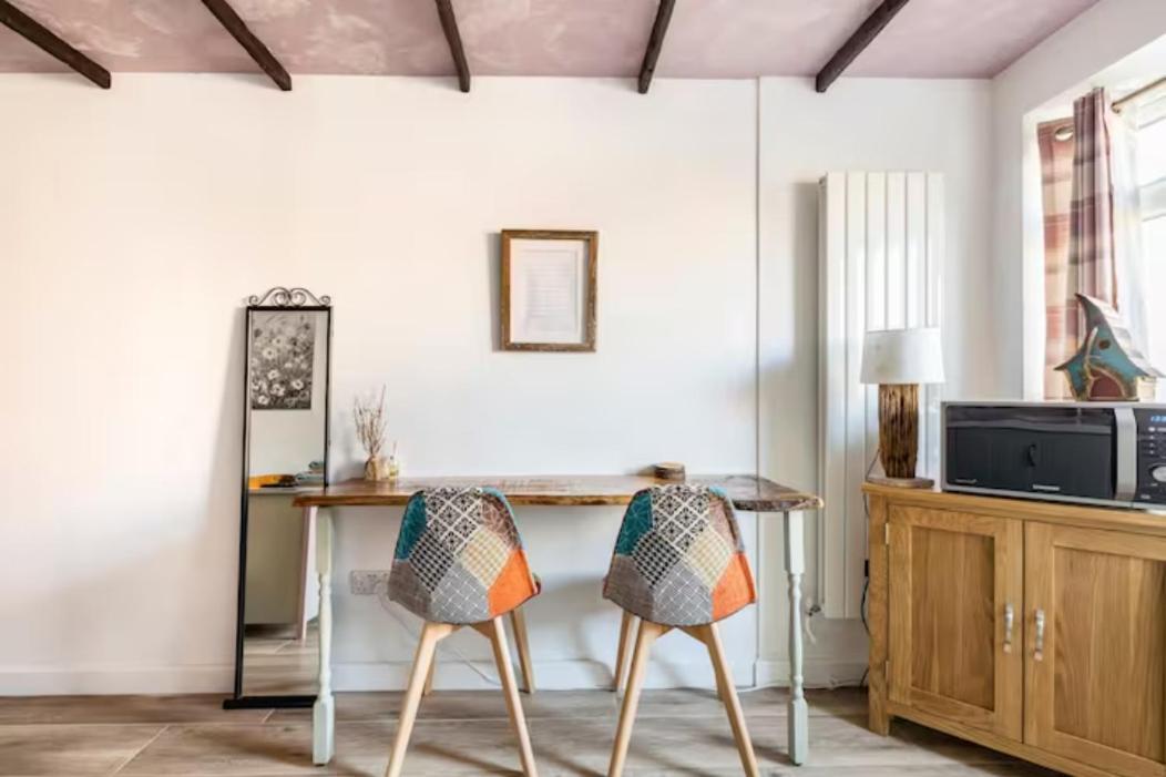 Bedroom With Kitchenette, Private Bathroom And Parking Cardiff Extérieur photo