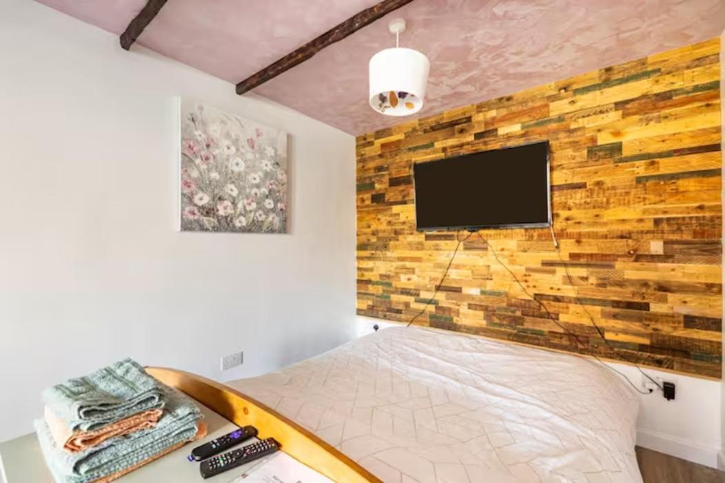 Bedroom With Kitchenette, Private Bathroom And Parking Cardiff Extérieur photo